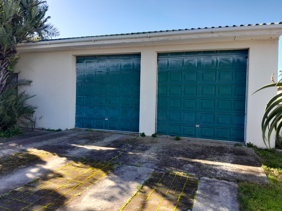 4 Bedroom Property for Sale in Gansbaai Central Western Cape